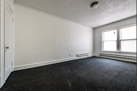 Chicago Apartments for rent in Grand Crossing | 7145 S Indiana Living Area